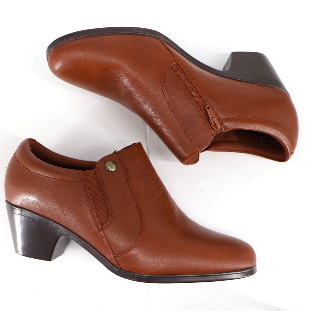 Clarks Emily2 Reyna Tan Leather Ankle Booties 12W Wide Comfort Low Heel NIB - Picture 6 of 9